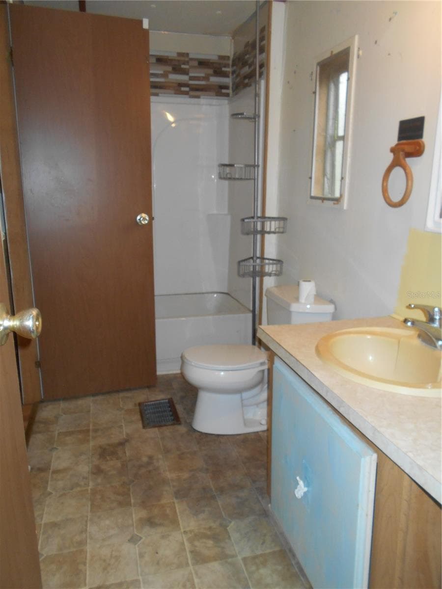 MBR BATH - 20425 NE 143RD ST, SALT SPRINGS