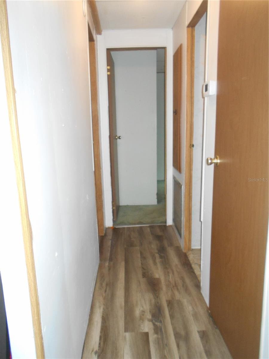 HALL TO #2/#3 BEDROOM/GUEST BATH - 20425 NE 143RD ST, SALT SPRINGS