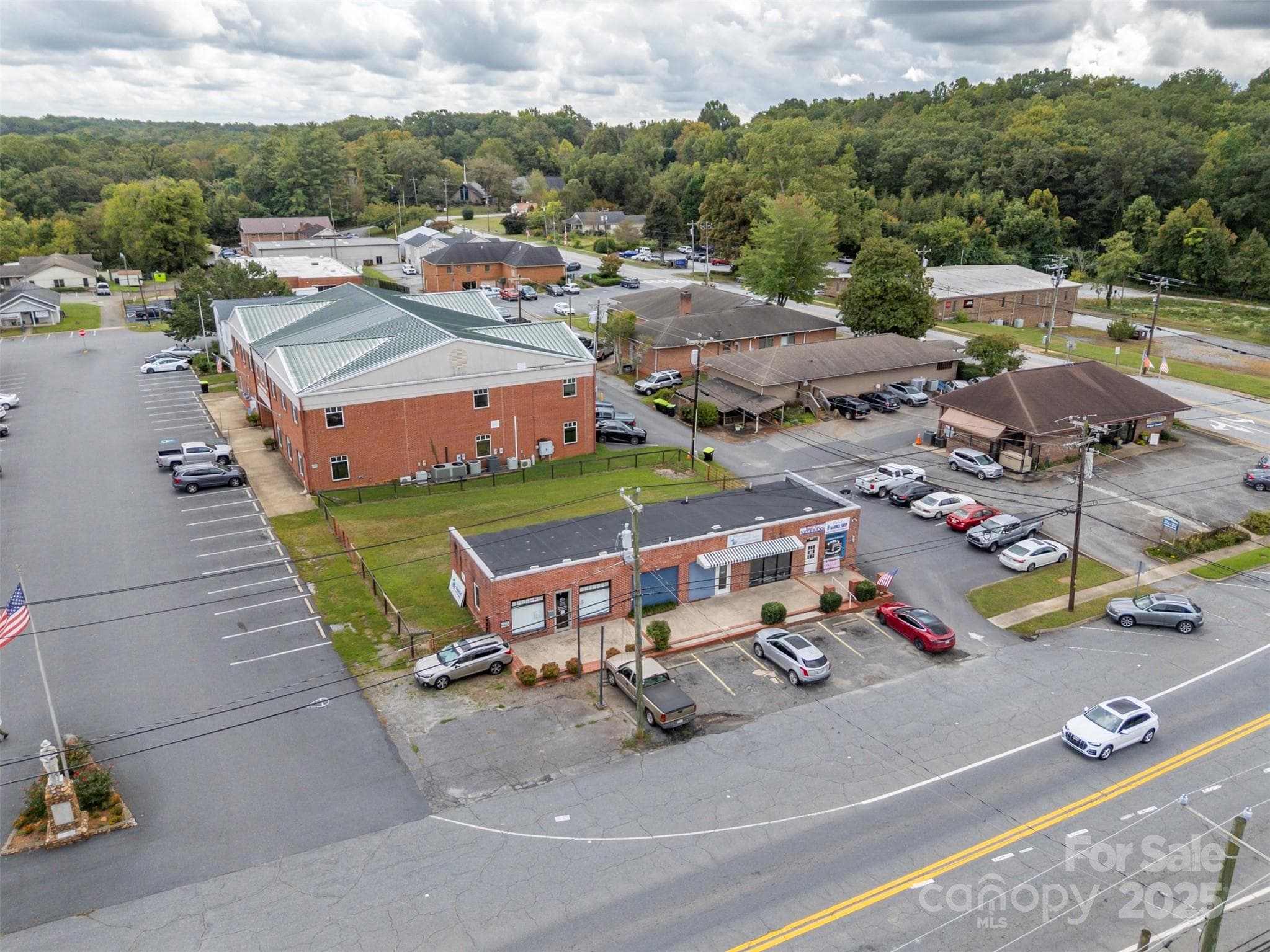 Retail Center at 40 E Mills Street, Columbus, photo 9 of 10