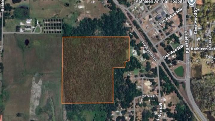 TRAIL OAKS LN
