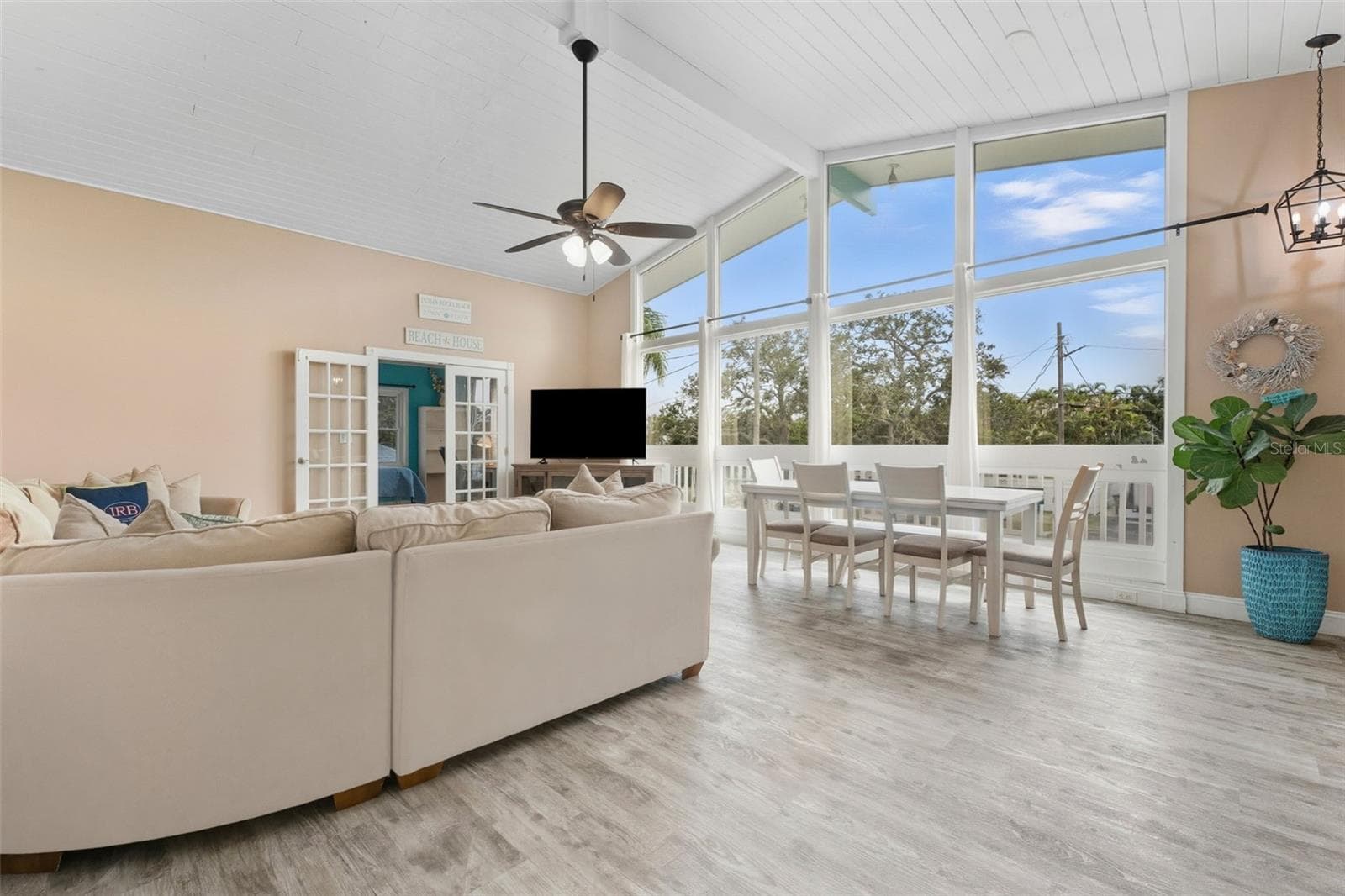 Single Family Residence at 208 BATES AVE, INDIAN ROCKS BEACH, photo 7 of 47