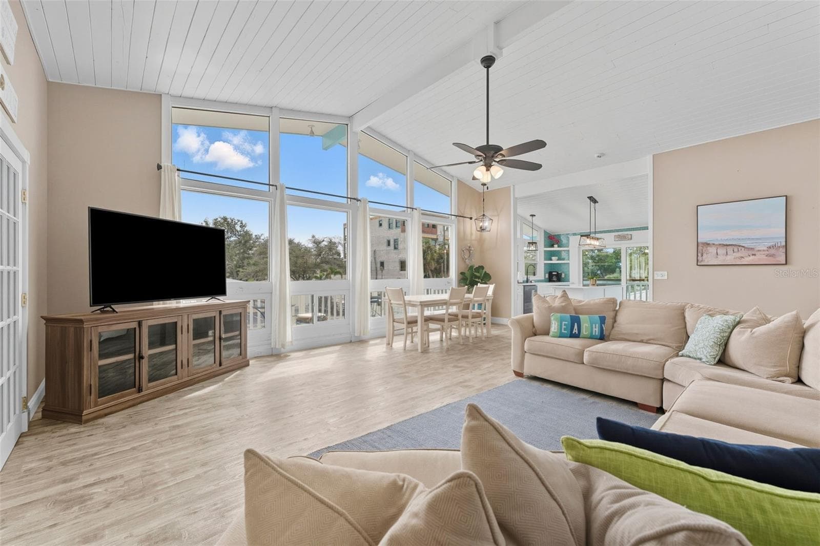 Single Family Residence at 208 BATES AVE, INDIAN ROCKS BEACH, photo 10 of 47