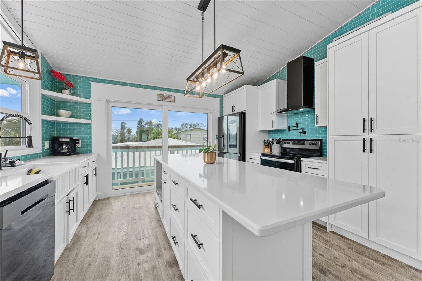 Single Family Residence at 208 BATES AVE, INDIAN ROCKS BEACH, photo 13 of 47