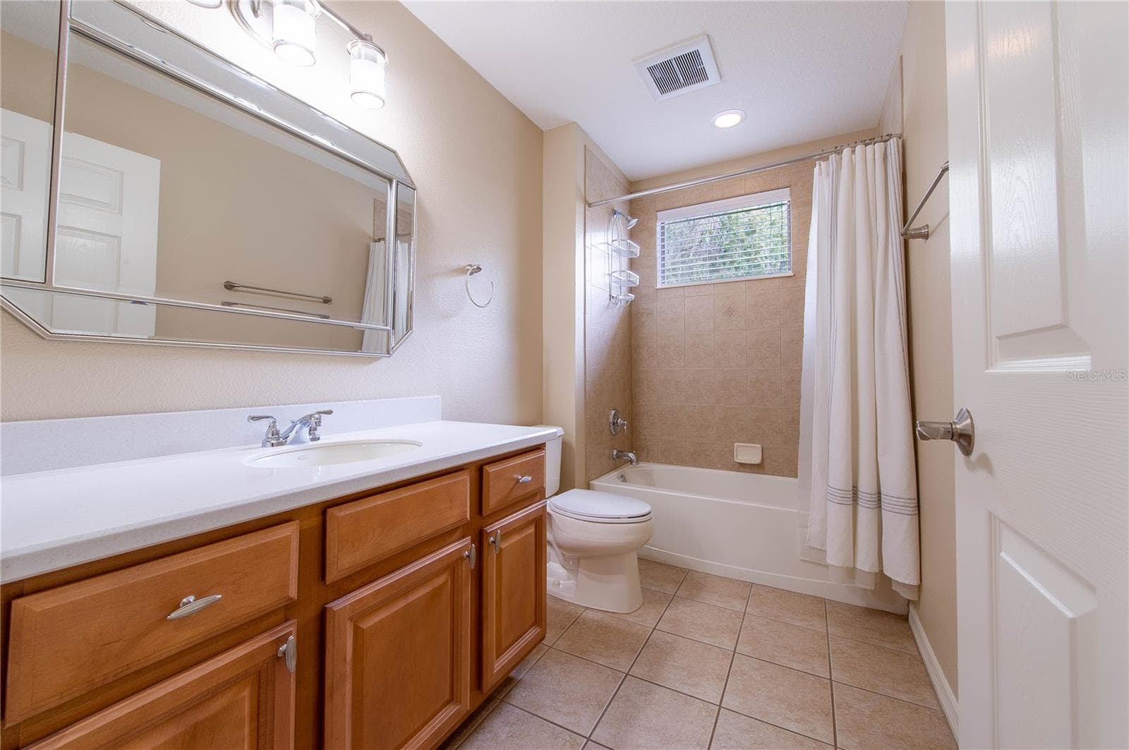 Condominium at 7206 HAMILTON RD #7206, BRADENTON, photo 6 of 32