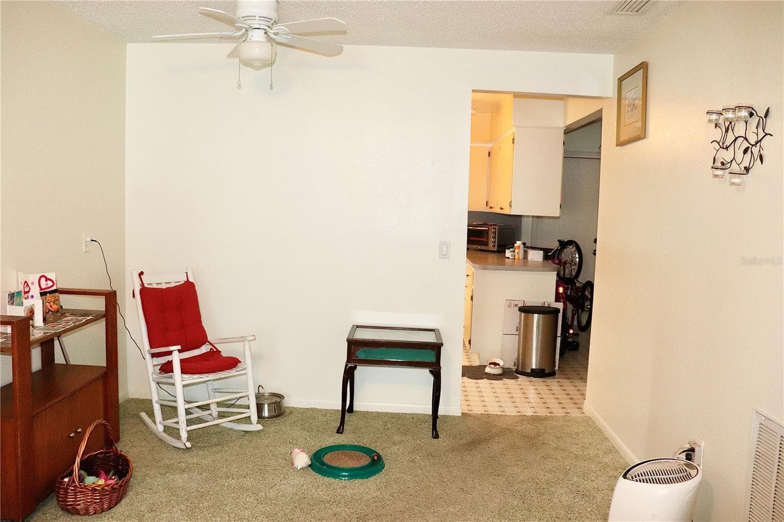 Dining space that leads to kitchen and bonus room - 6990 VERSAILLES N #6990, PINELLAS PARK
