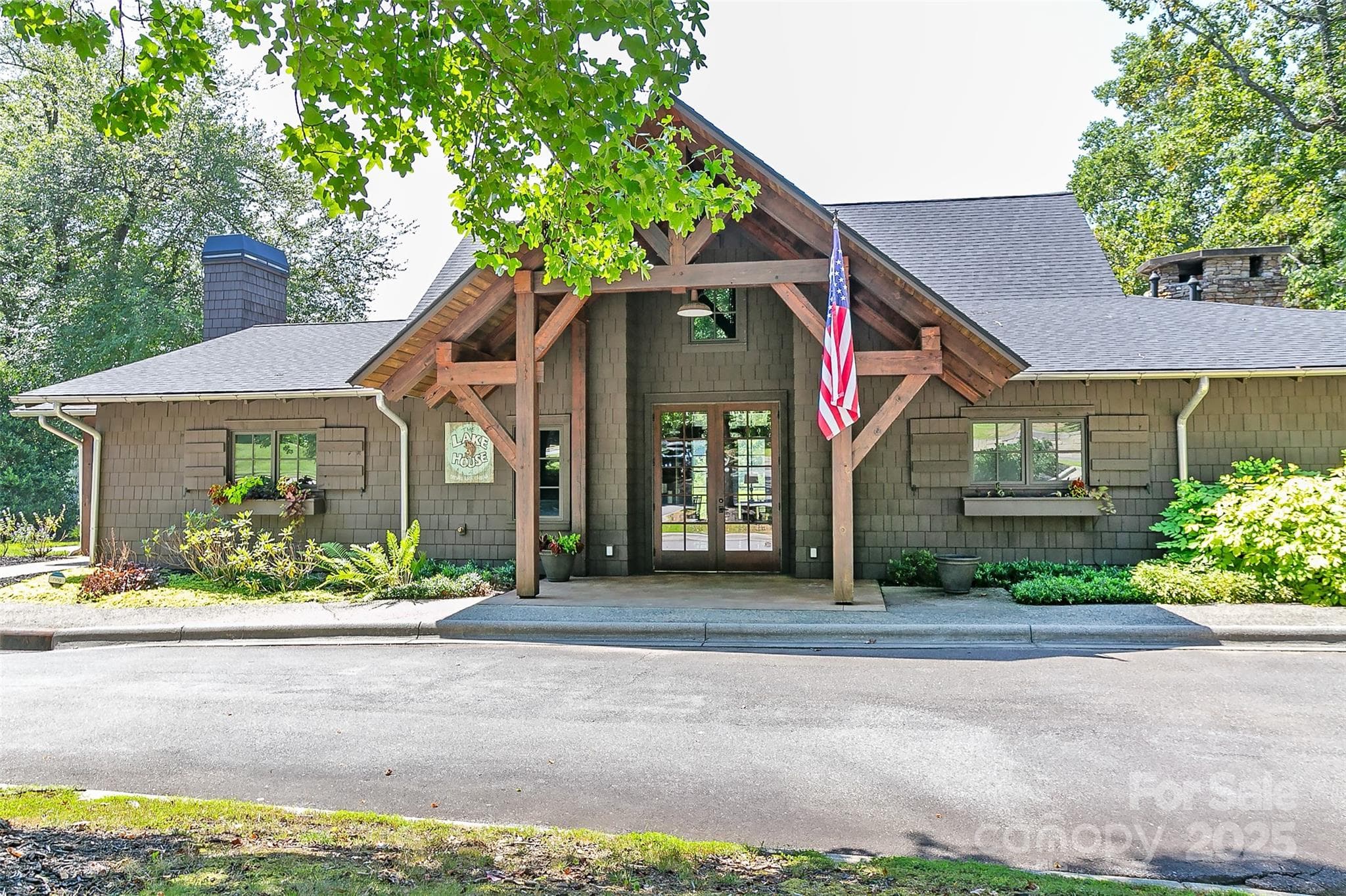 Straus Park Amenities - Brevard