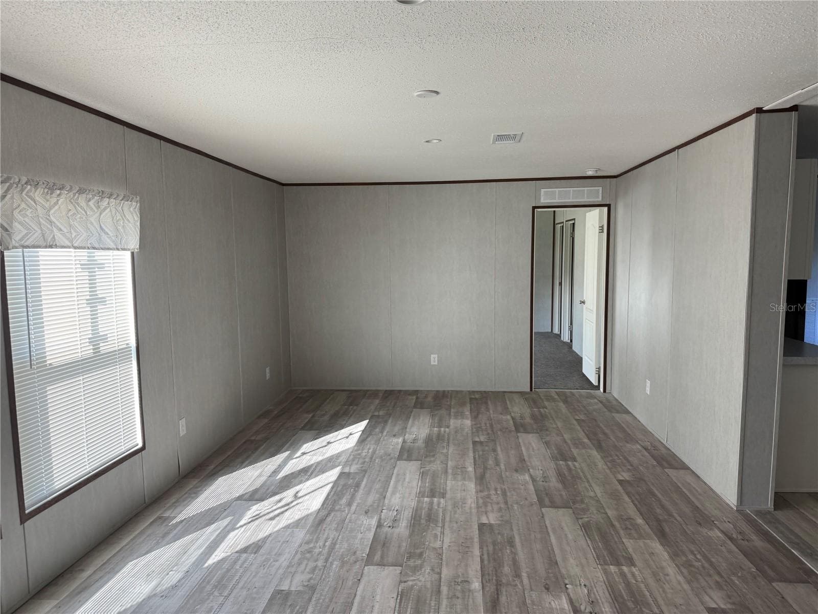 Manufactured Home at 1561 POE RD, LAKE WALES, photo 3 of 15