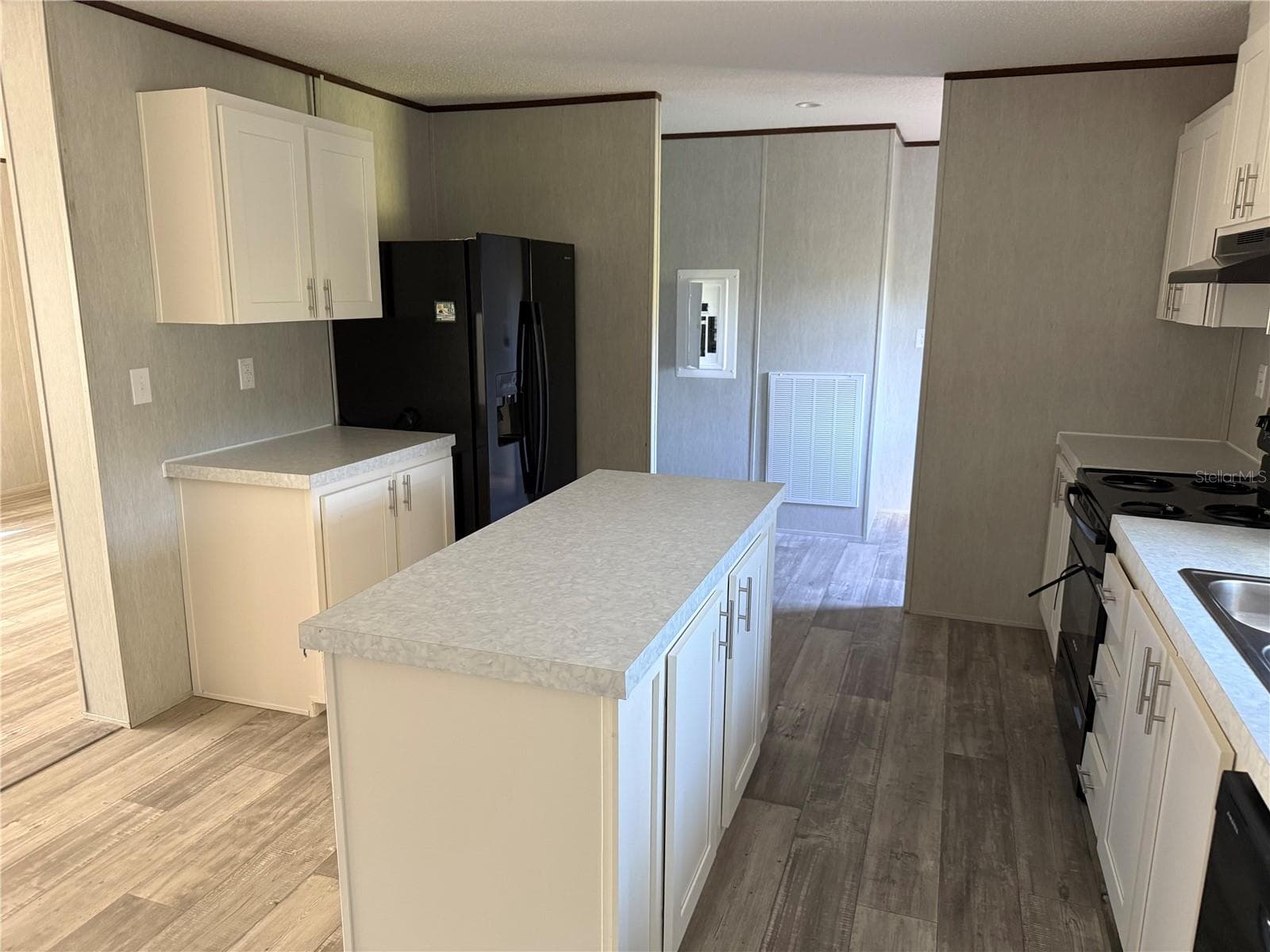 Manufactured Home at 1561 POE RD, LAKE WALES, photo 5 of 15