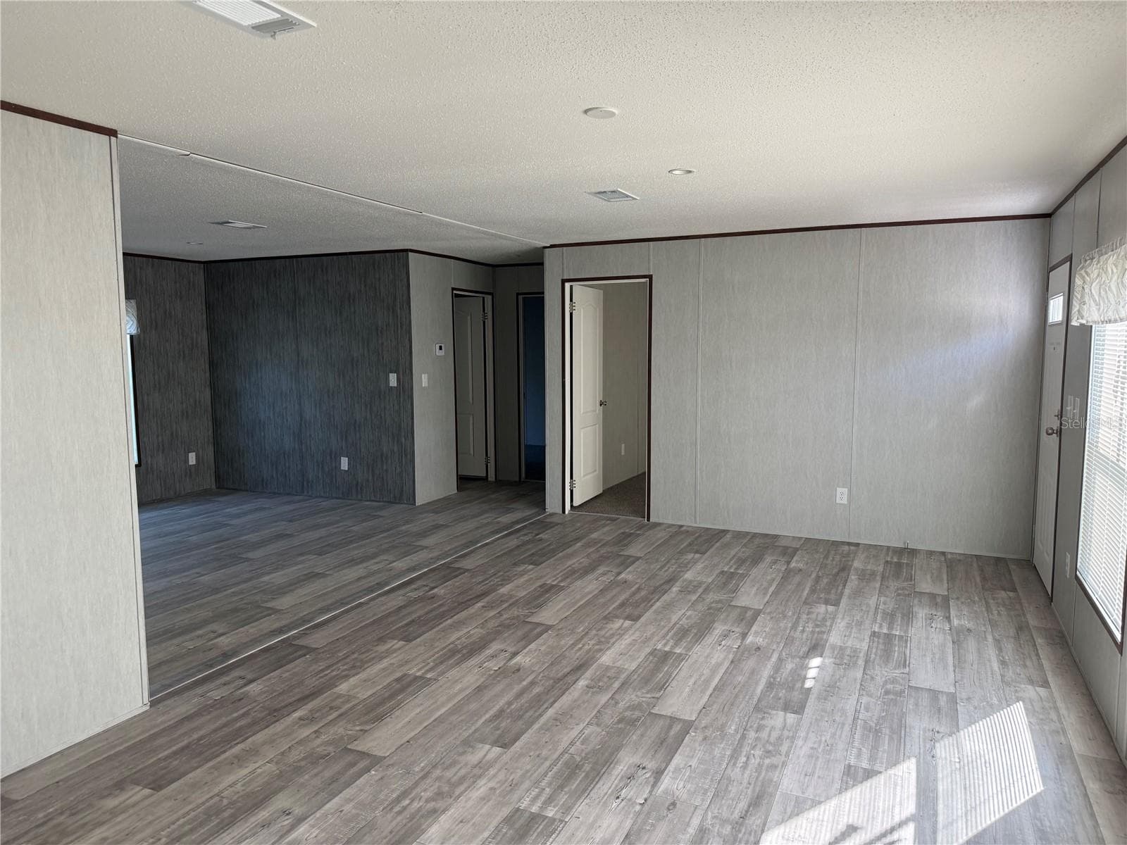 Manufactured Home at 1561 POE RD, LAKE WALES, photo 7 of 15