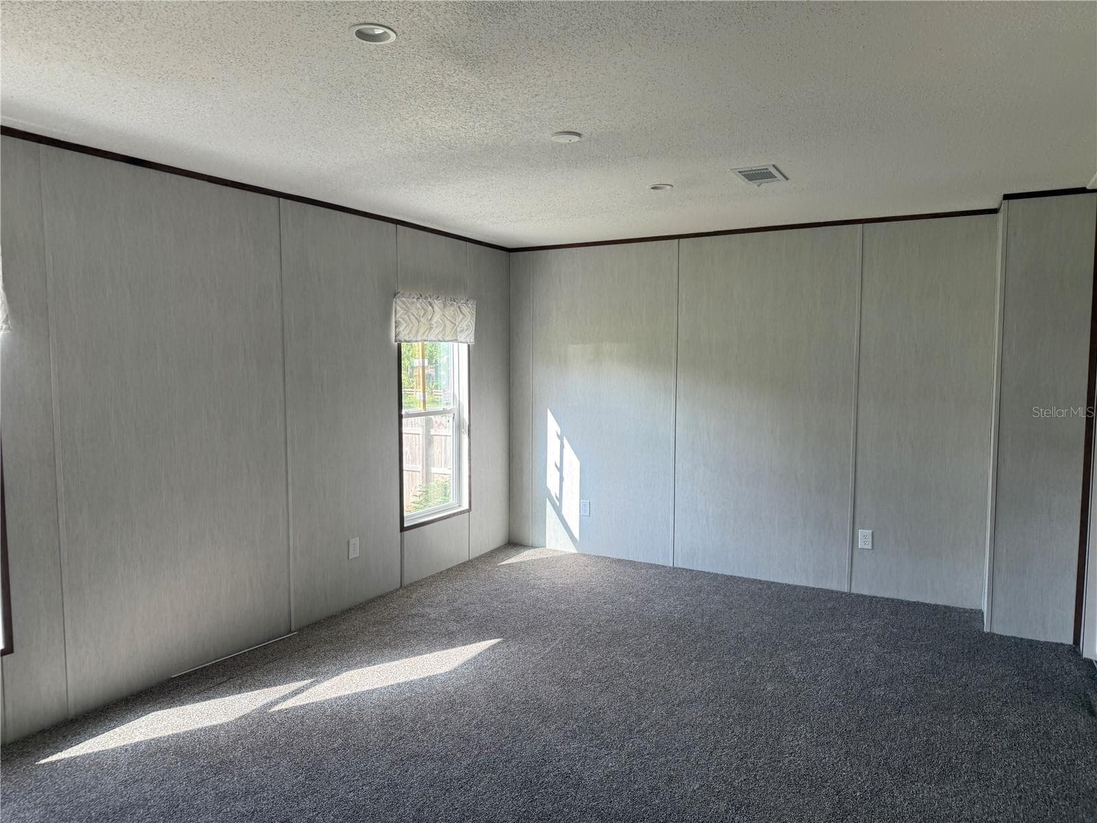 Manufactured Home at 1561 POE RD, LAKE WALES, photo 8 of 15