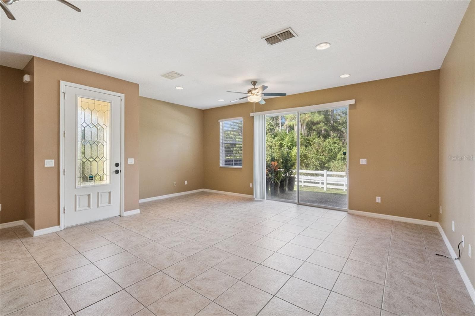 Living Room - 10376 FALLSGROVE ST, ORLANDO
