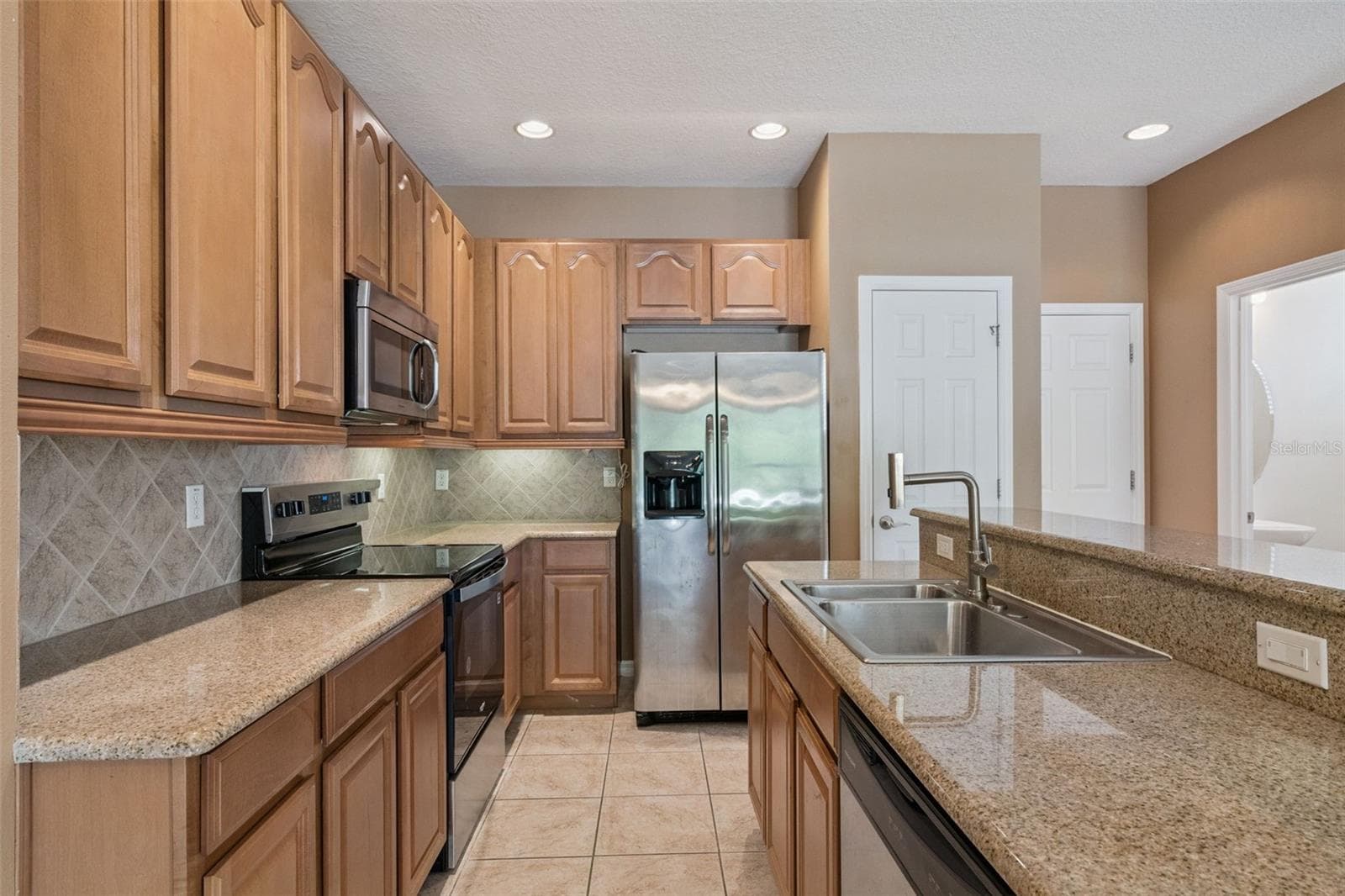 Townhouse at 10376 FALLSGROVE ST, ORLANDO, photo 11 of 38
