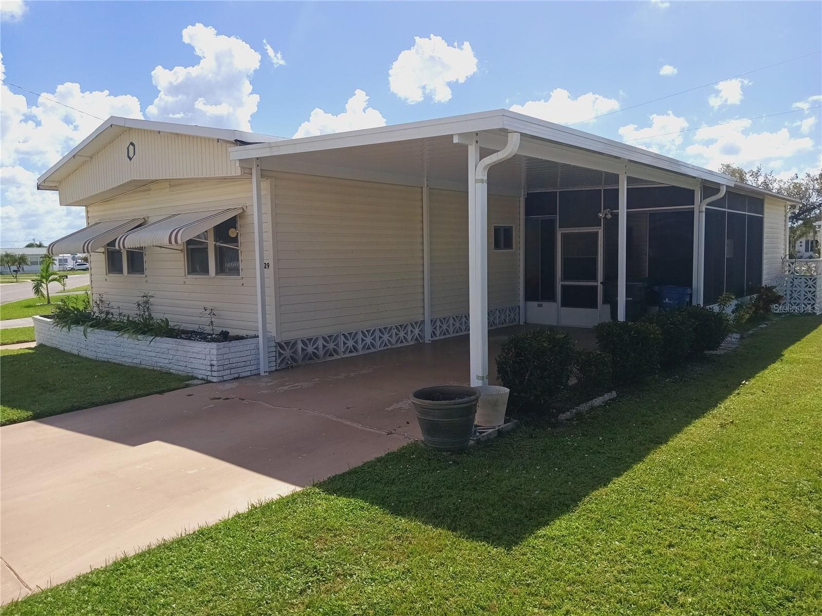 Mobile Home at 5229 BEL AIR AVE, SARASOTA, photo 3 of 76