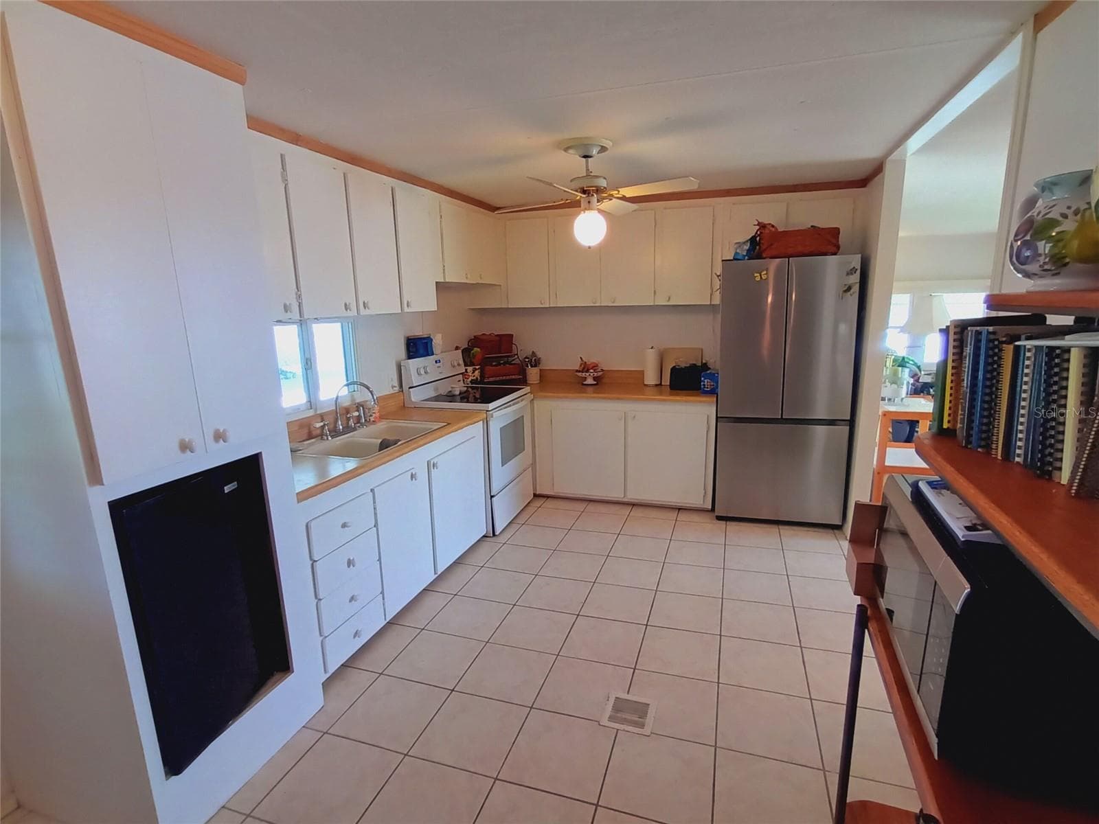 Mobile Home at 5229 BEL AIR AVE, SARASOTA, photo 8 of 76