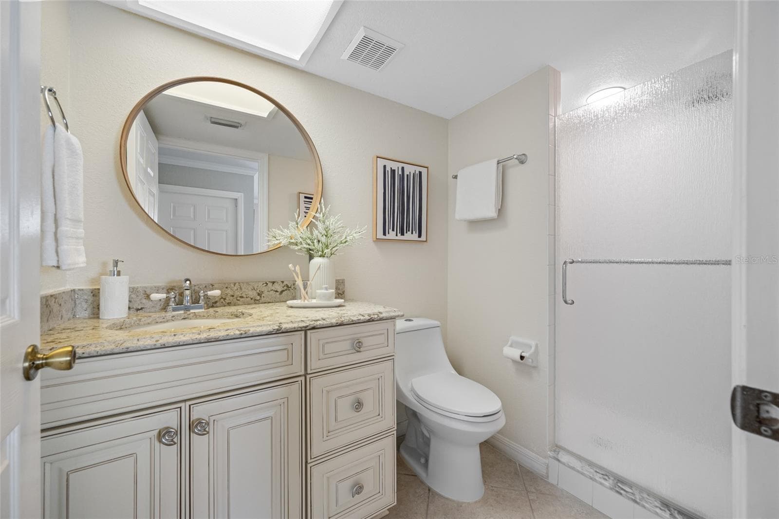 Elevated 1st Floor Bath - 8575 SUNSET CT, TREASURE ISLAND