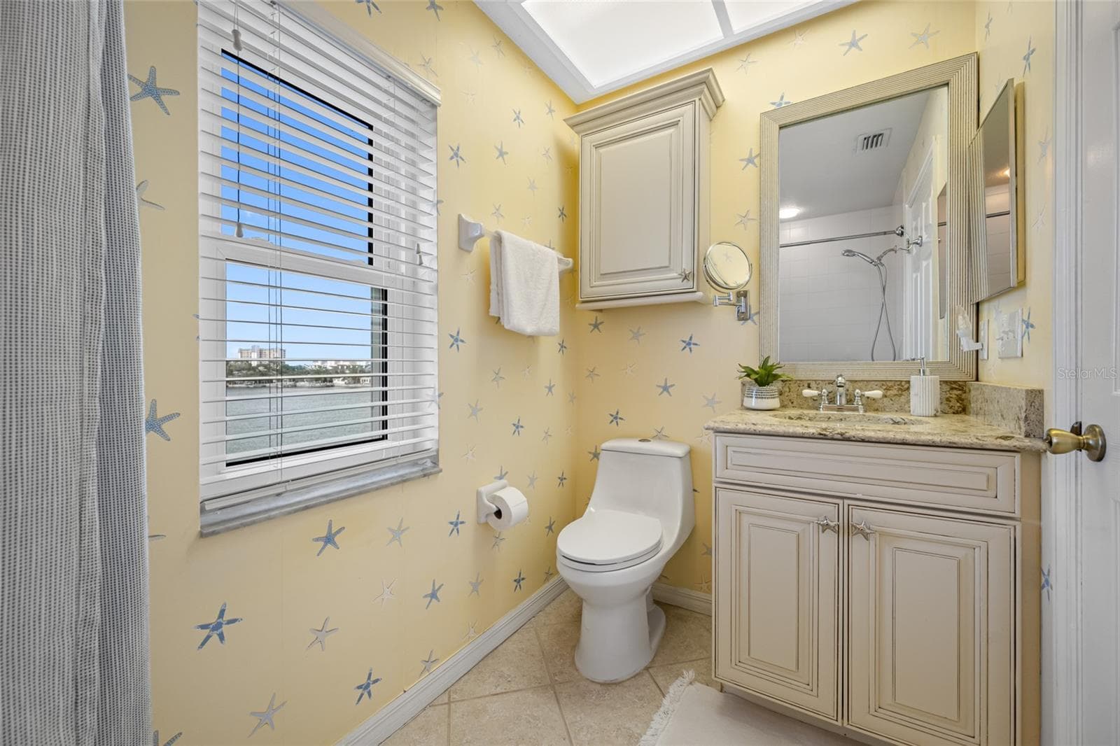 3rd Floor Hall Bath - 8575 SUNSET CT, TREASURE ISLAND