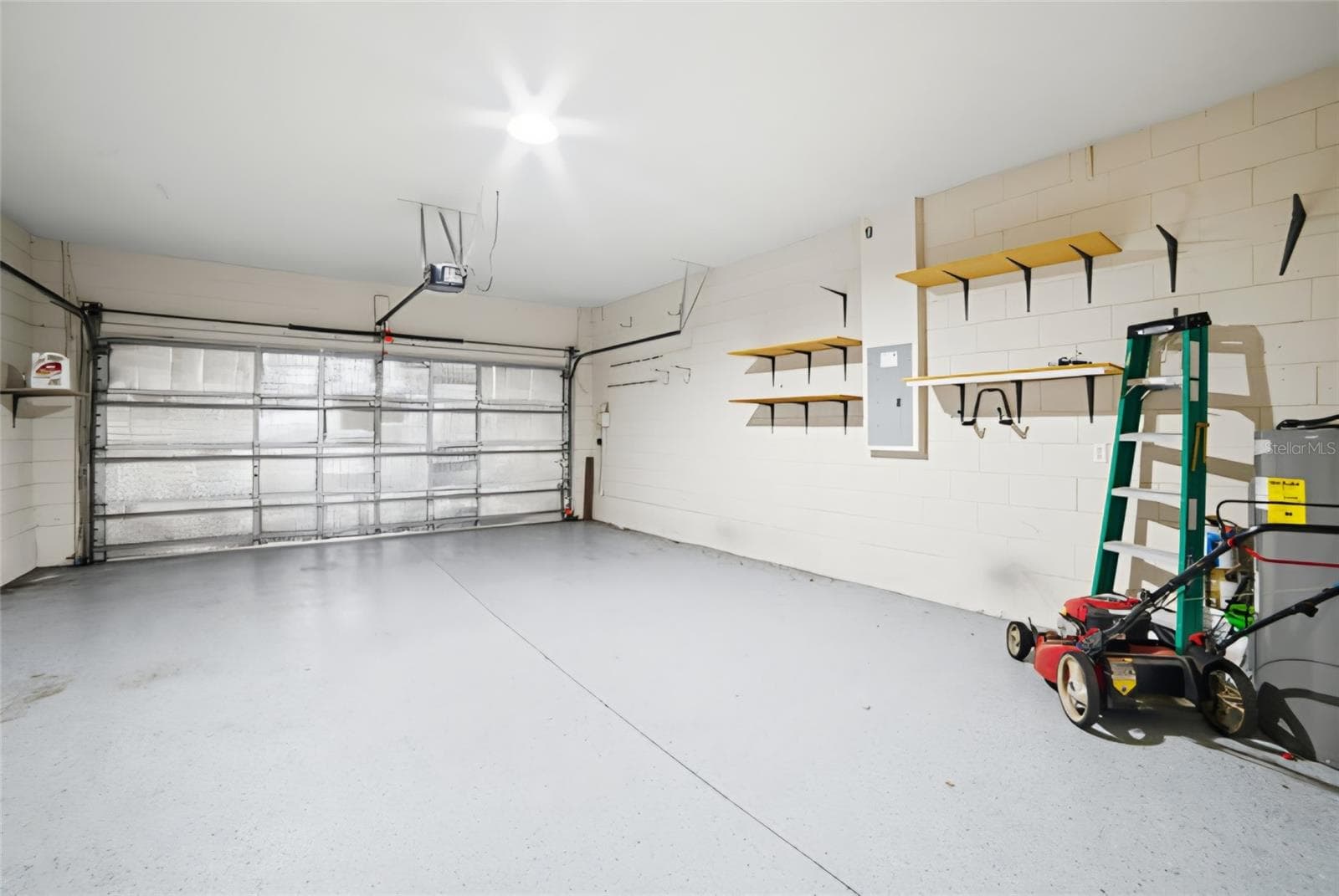 garage - 3193 TOHO CT, KISSIMMEE