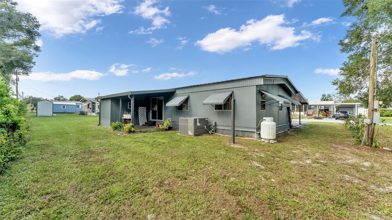 Manufactured Home at 203 JANET LN, LAKELAND, photo 26 of 31