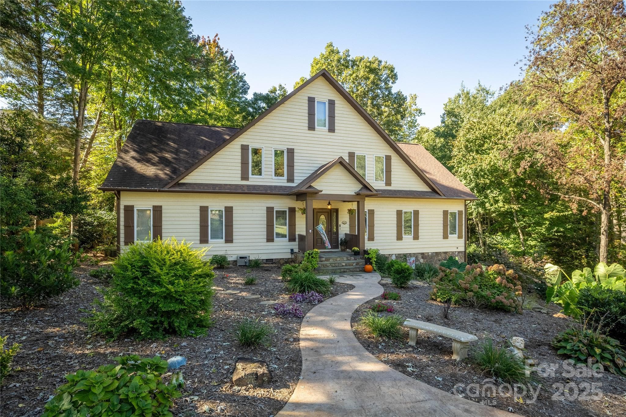 Single Family Residence at 316 Players Ridge Road, Hickory, photo 2 of 47