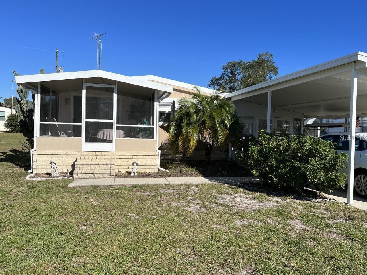 9072 LAKE POINT BLVD