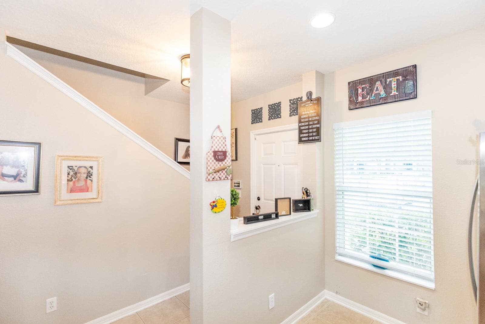 Front entry from kitchen - 3664 WILSHIRE WAY RD #261, ORLANDO