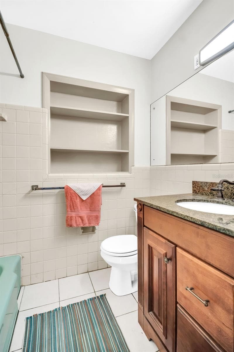 Bath 3 with built ins and tub/shower combo - 1182 NORWOOD AVE, CLEARWATER