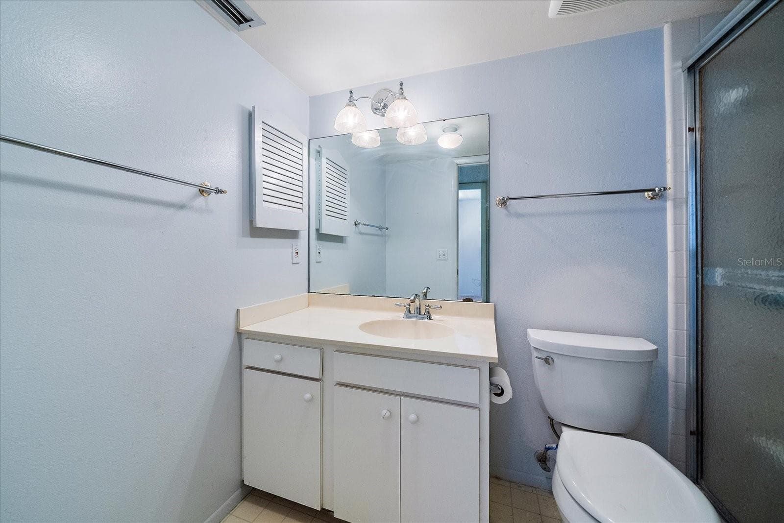 2nd Bathroom - 182 PINENEEDLE DR, BRADENTON