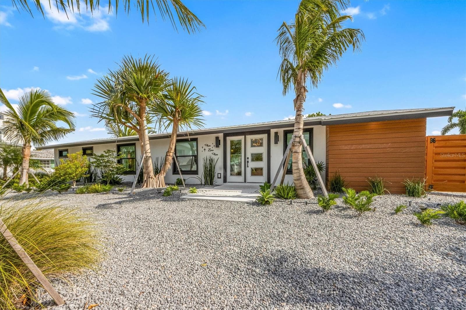 Single Family Residence at 505 65TH ST, HOLMES BEACH, photo 6 of 64