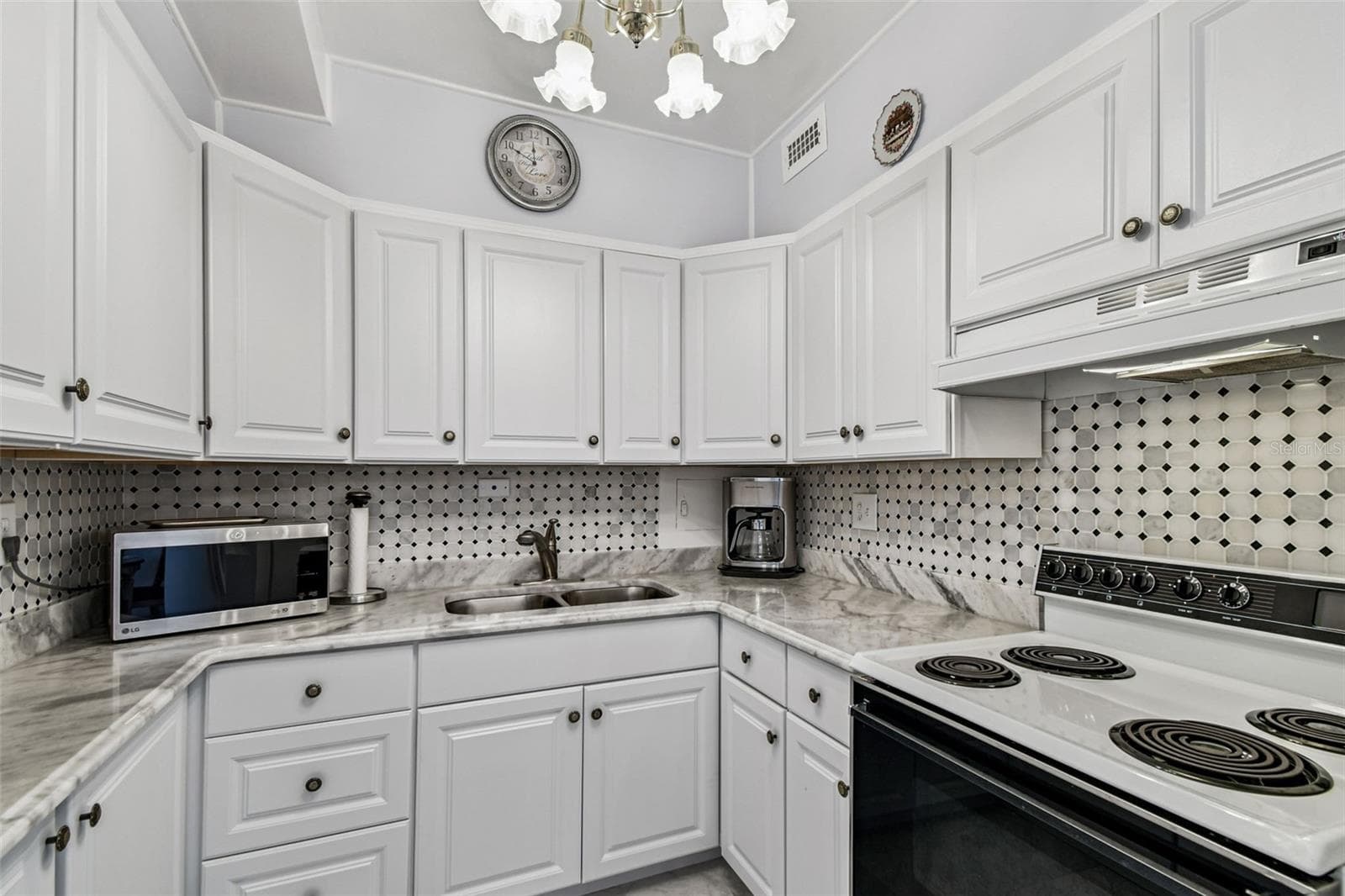 Condominium at 31 ISLAND WAY #609, CLEARWATER BEACH, photo 10 of 65