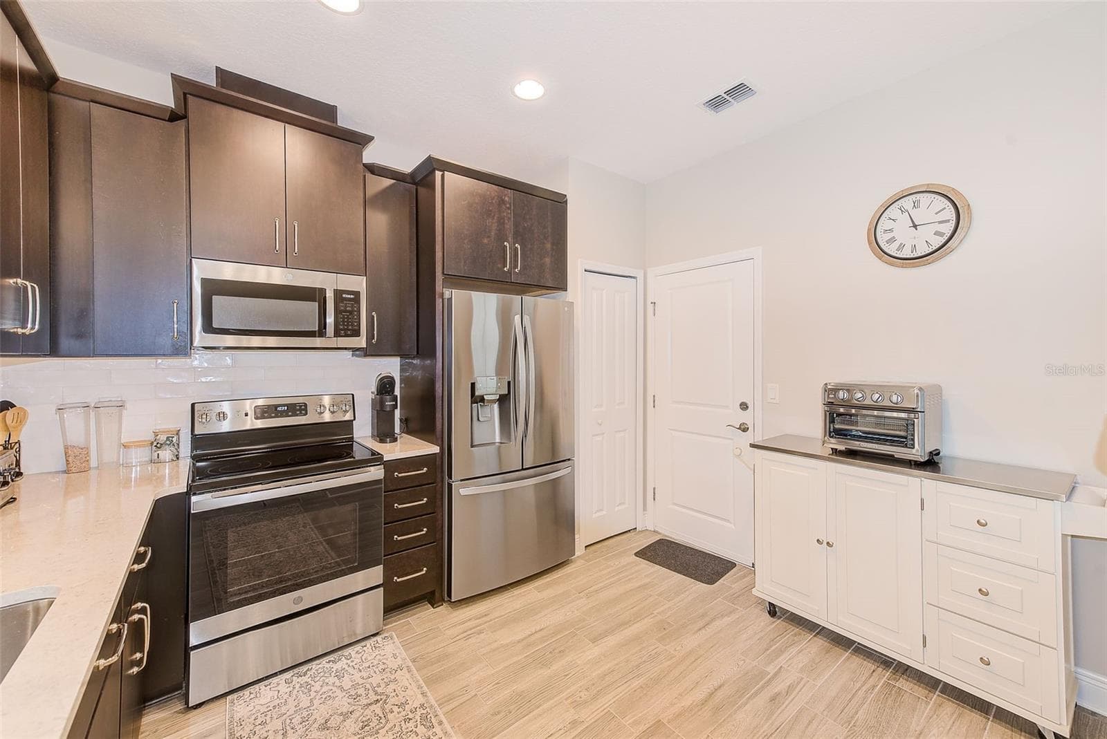 Townhouse at 2441 FOGGY CREEK CIR, CLEARWATER, photo 3 of 36