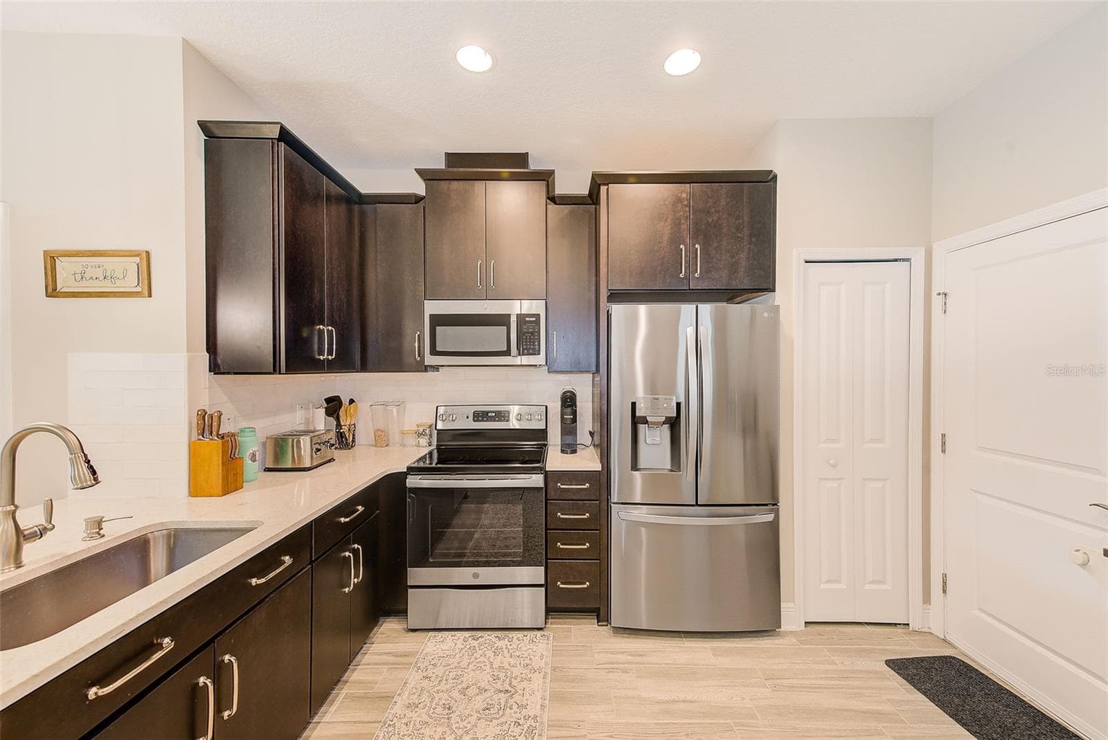 Townhouse at 2441 FOGGY CREEK CIR, CLEARWATER, photo 4 of 36