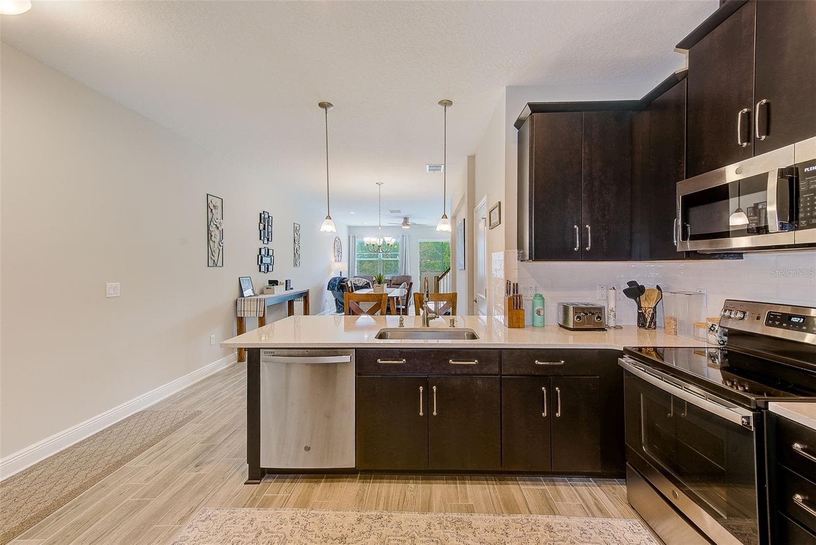 Townhouse at 2441 FOGGY CREEK CIR, CLEARWATER, photo 6 of 36