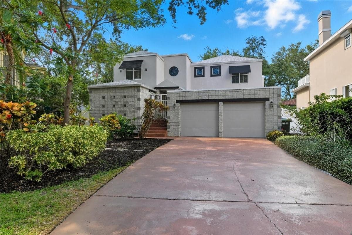 2713 CHAMBRAY LN