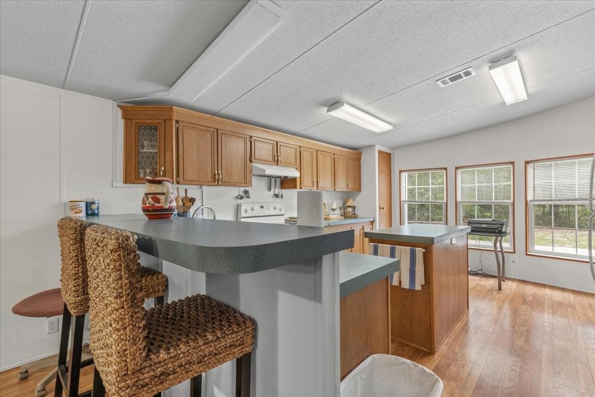 Roomy Kitchen - 1549 NE 642ND ST, OLD TOWN