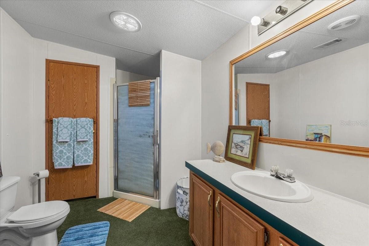 Master Bathroom - 1549 NE 642ND ST, OLD TOWN