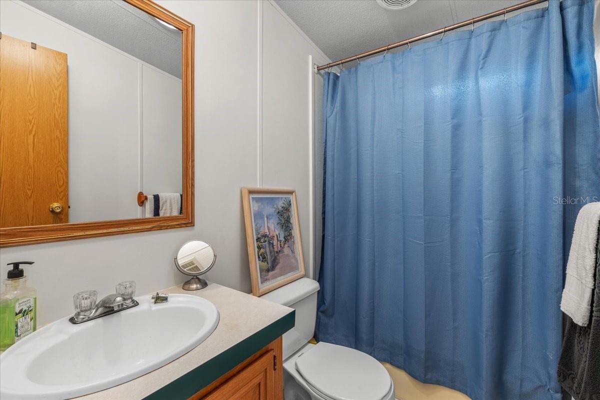 Guest Bathroom - 1549 NE 642ND ST, OLD TOWN