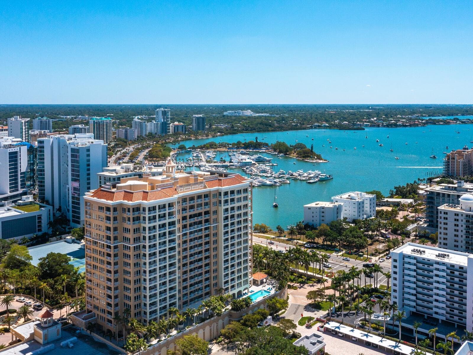 35 WATERGATE DR #906
