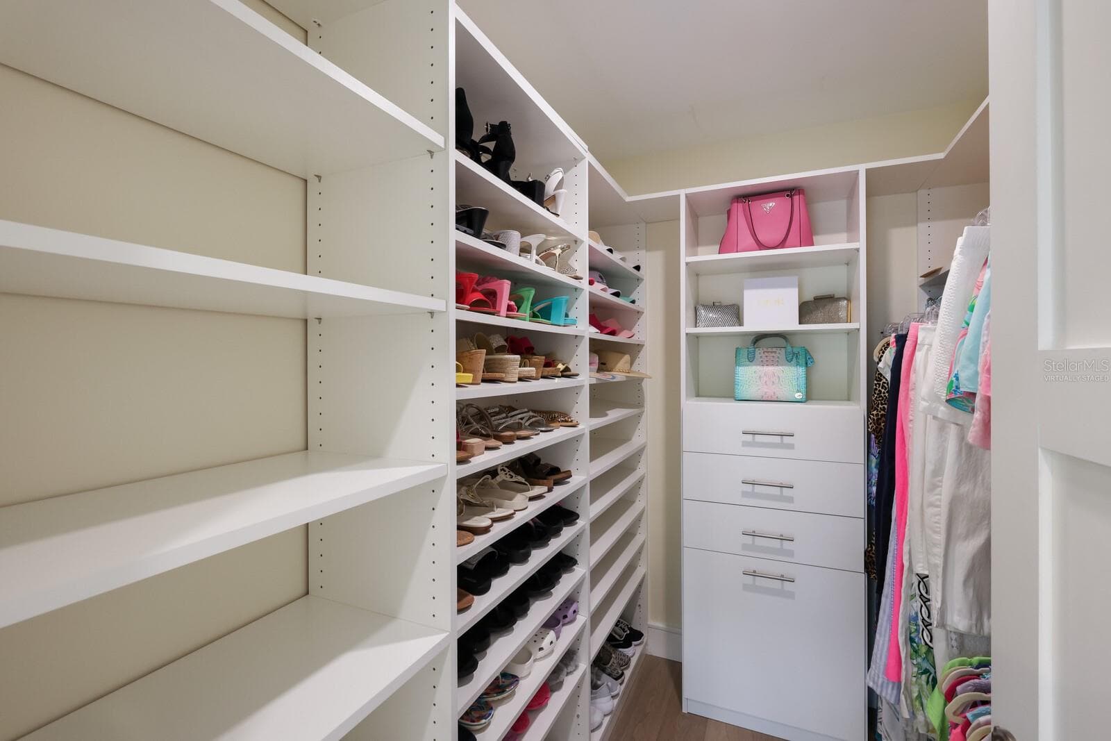 Virtually Staged - 1253 N BASIN LN, SARASOTA