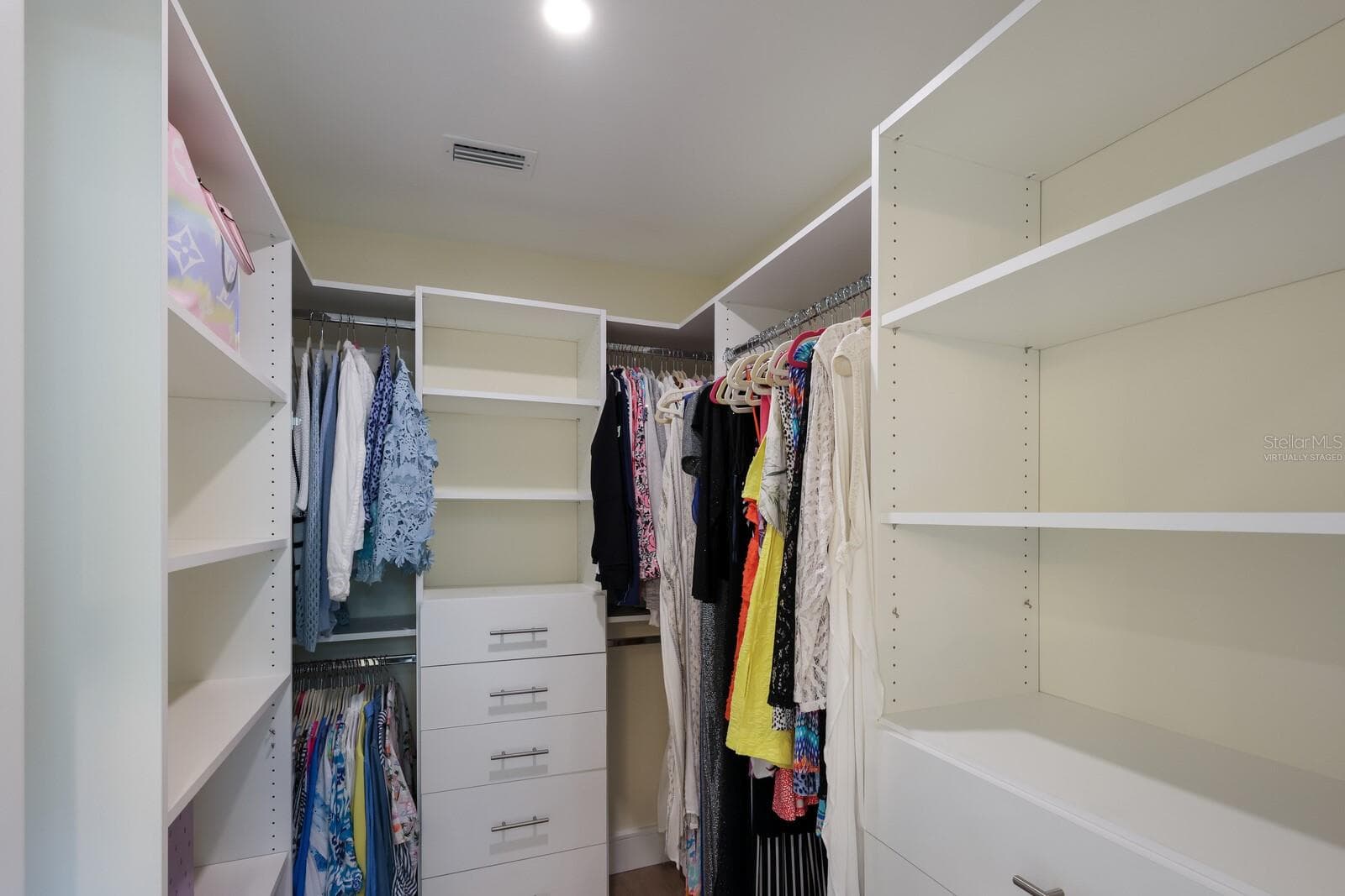 Virtually Staged - 1253 N BASIN LN, SARASOTA