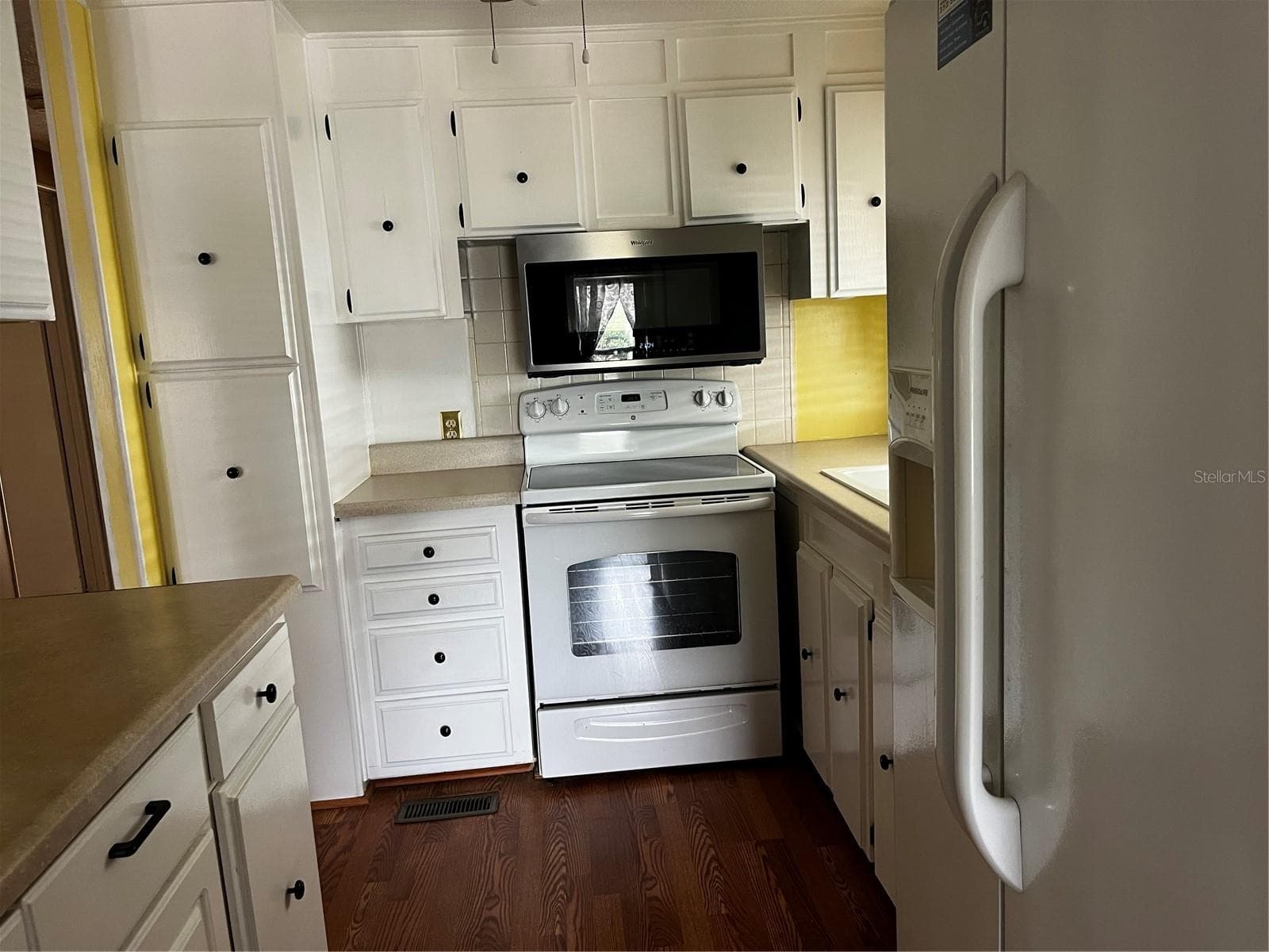 Mobile Home at 212 PARADISE S, LEESBURG, photo 6 of 22