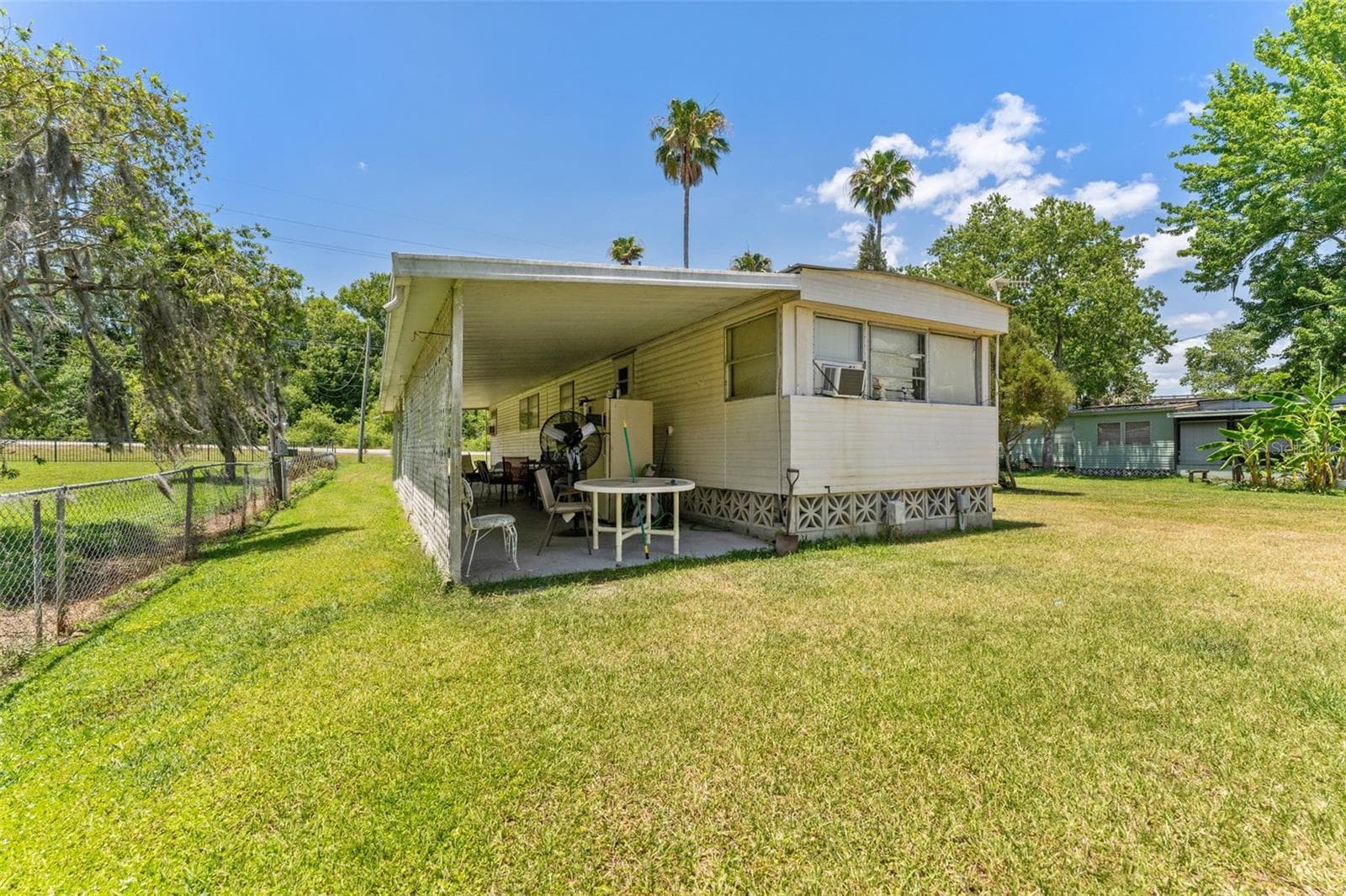 Shady Spot to sit on a Hot Summer Day! - 7558 BERKLEY RD, POLK CITY