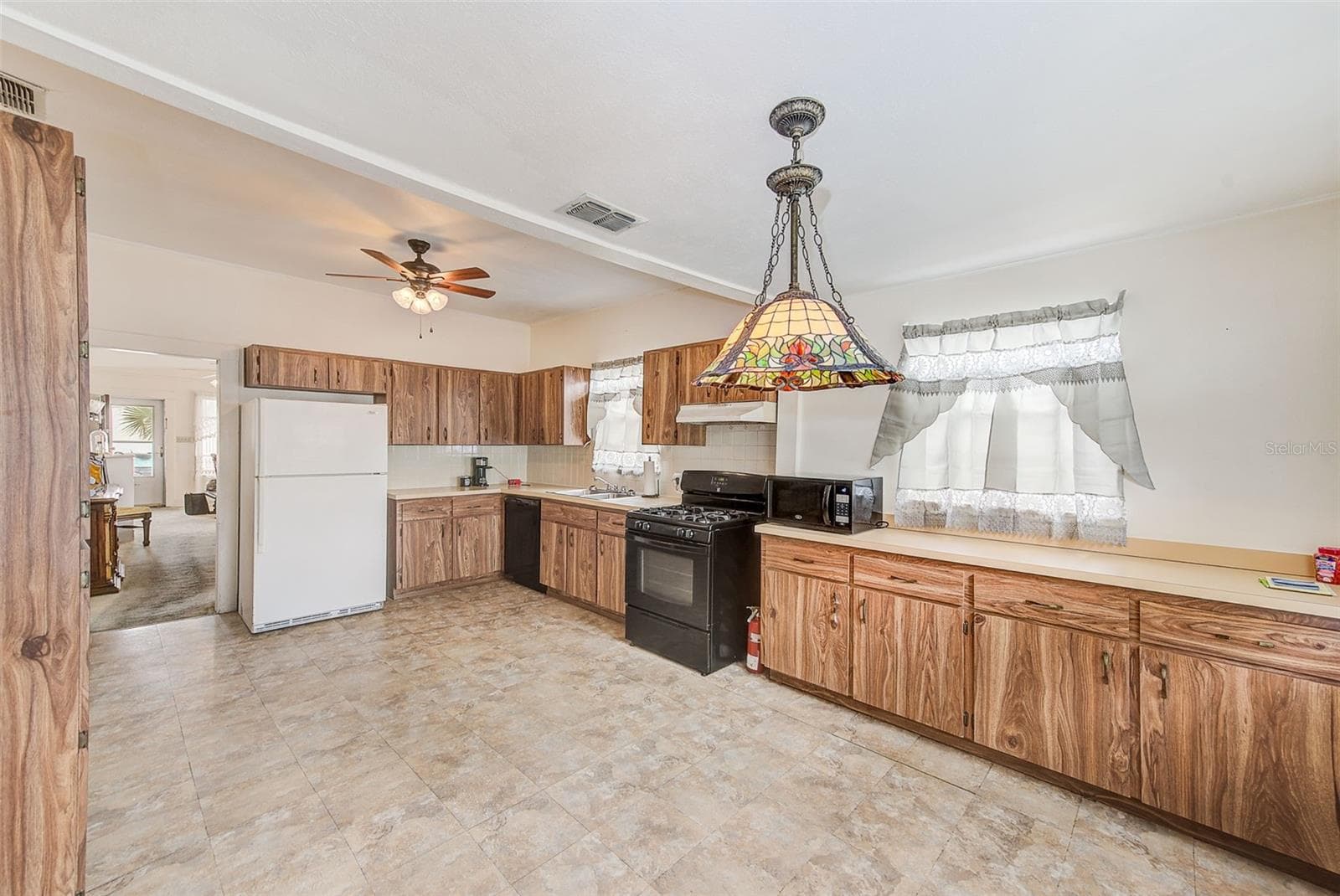 KITCHEN - 632 CROSS ST, TARPON SPRINGS