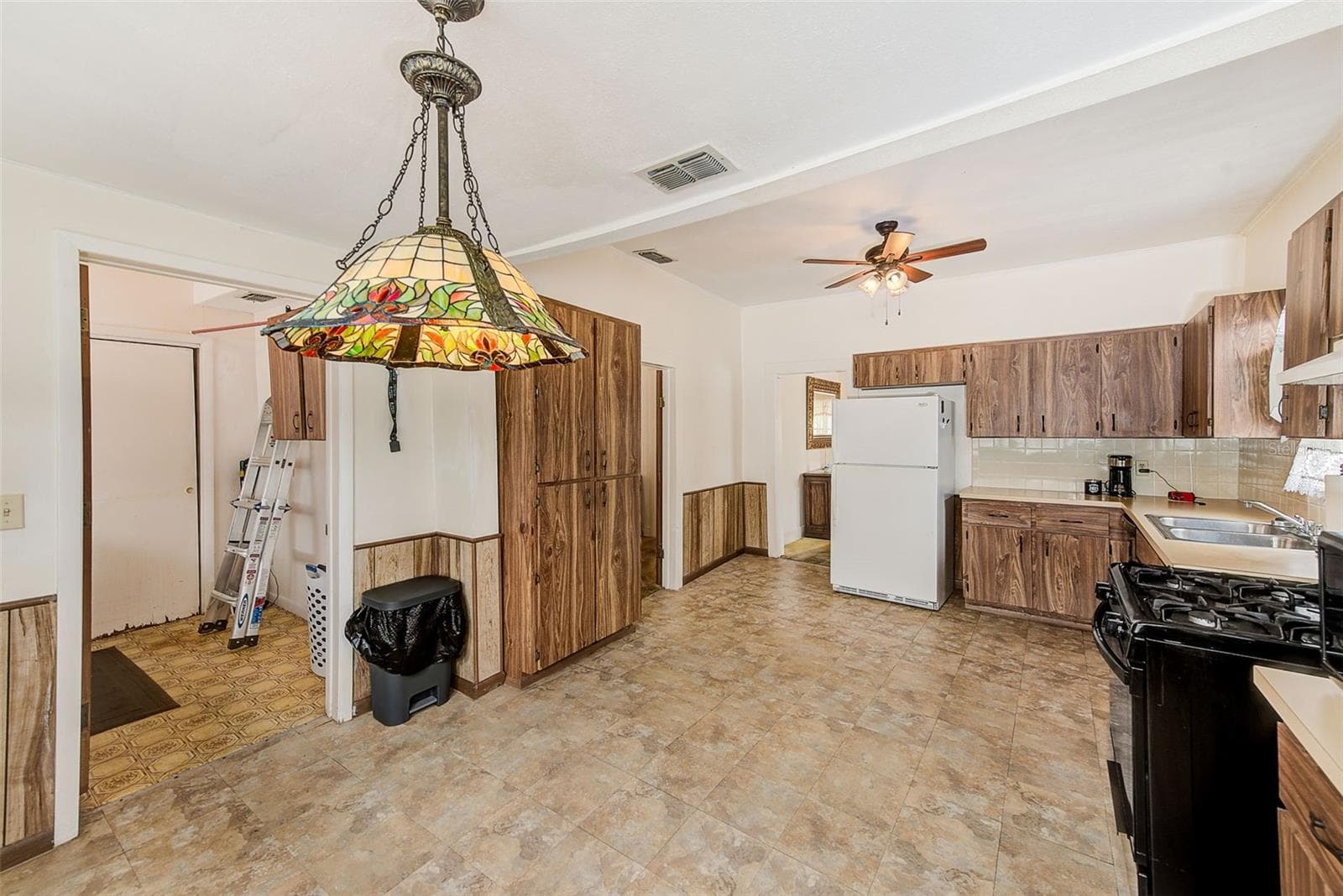 KNOOK TO KITCHEN - 632 CROSS ST, TARPON SPRINGS