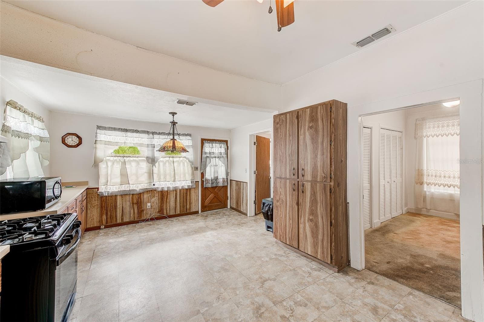KITCHEN TO NOOK - 632 CROSS ST, TARPON SPRINGS