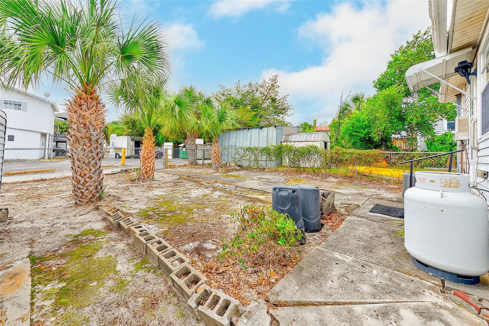 SIDE TO BACK YARD - 632 CROSS ST, TARPON SPRINGS
