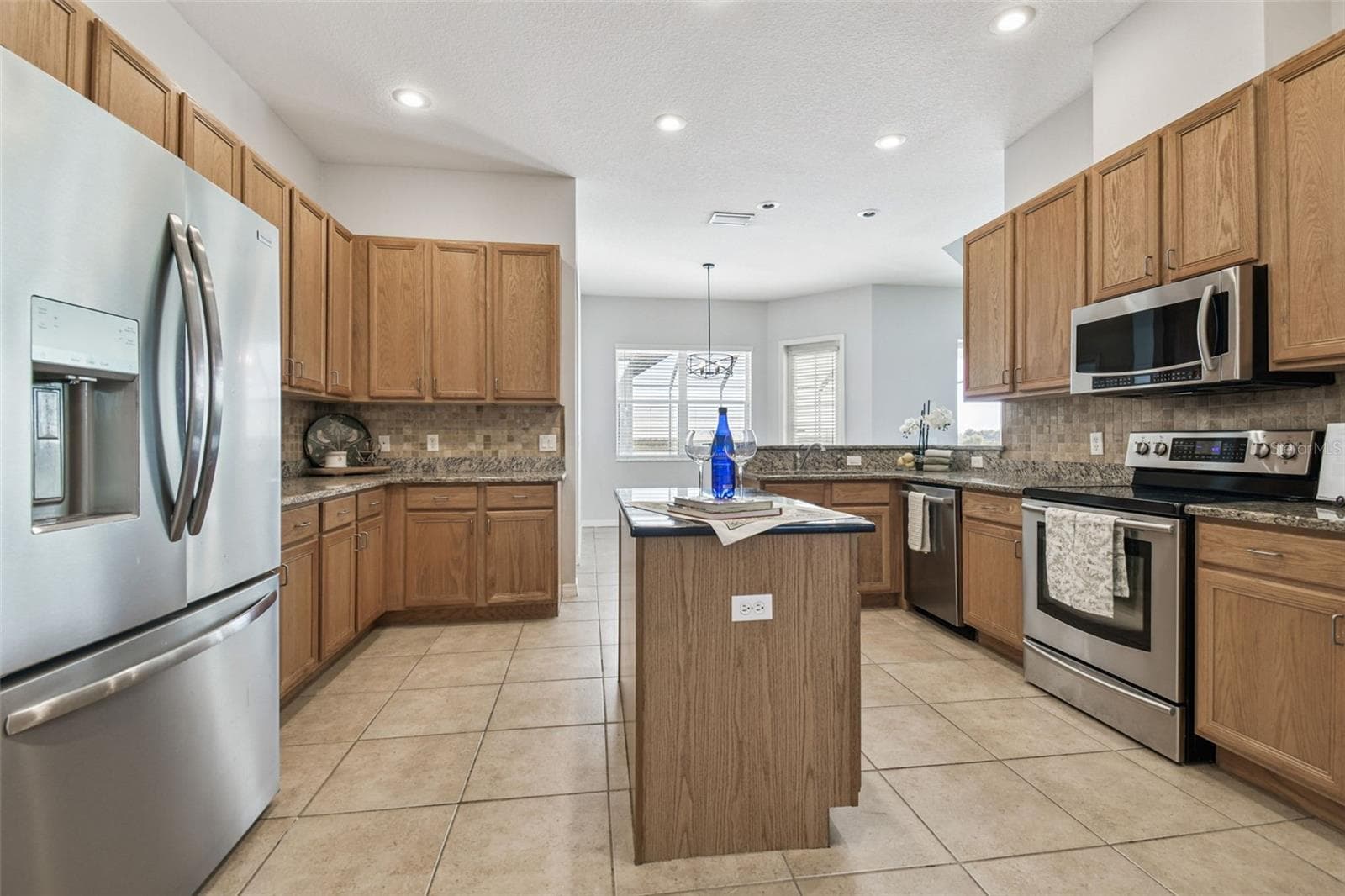 Single Family Residence at 15639 SETH COUNTRY LN, WIMAUMA, photo 14 of 82