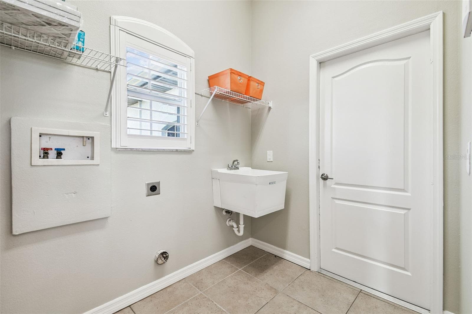 Inside laundry - 15639 SETH COUNTRY LN, WIMAUMA