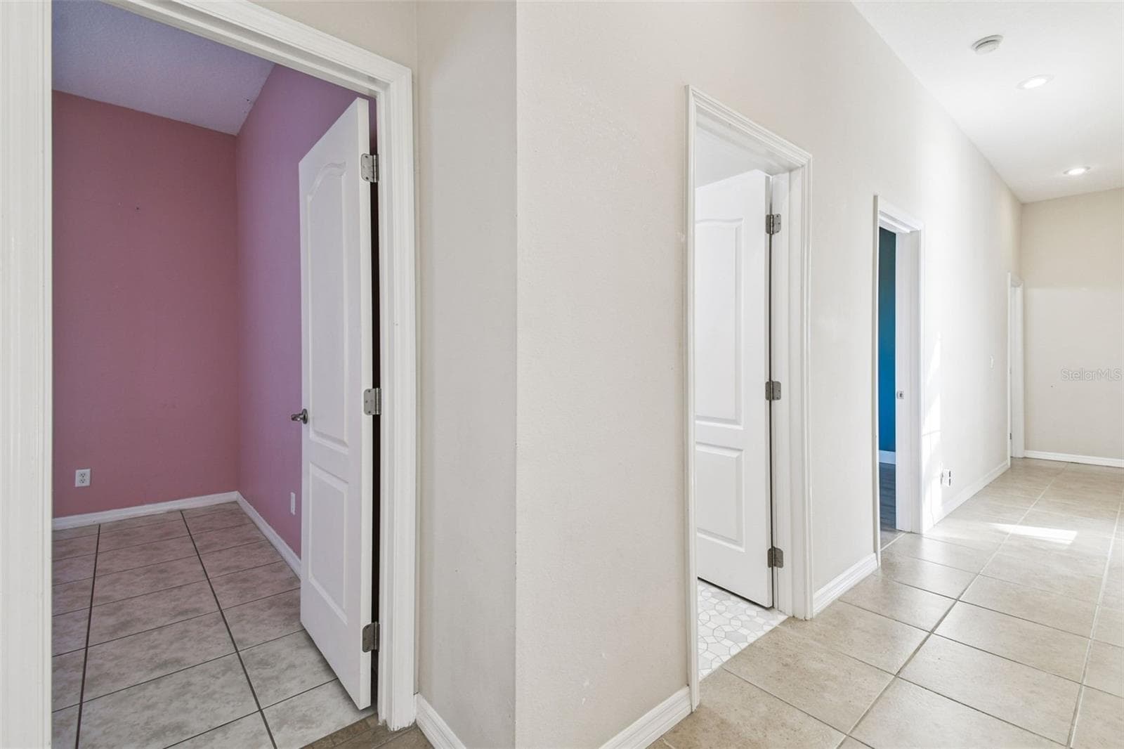 Bedroom 2 entry - 15639 SETH COUNTRY LN, WIMAUMA