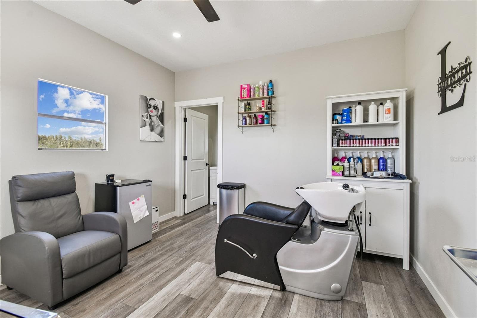 Office 2 used as hair salon - 15639 SETH COUNTRY LN, WIMAUMA