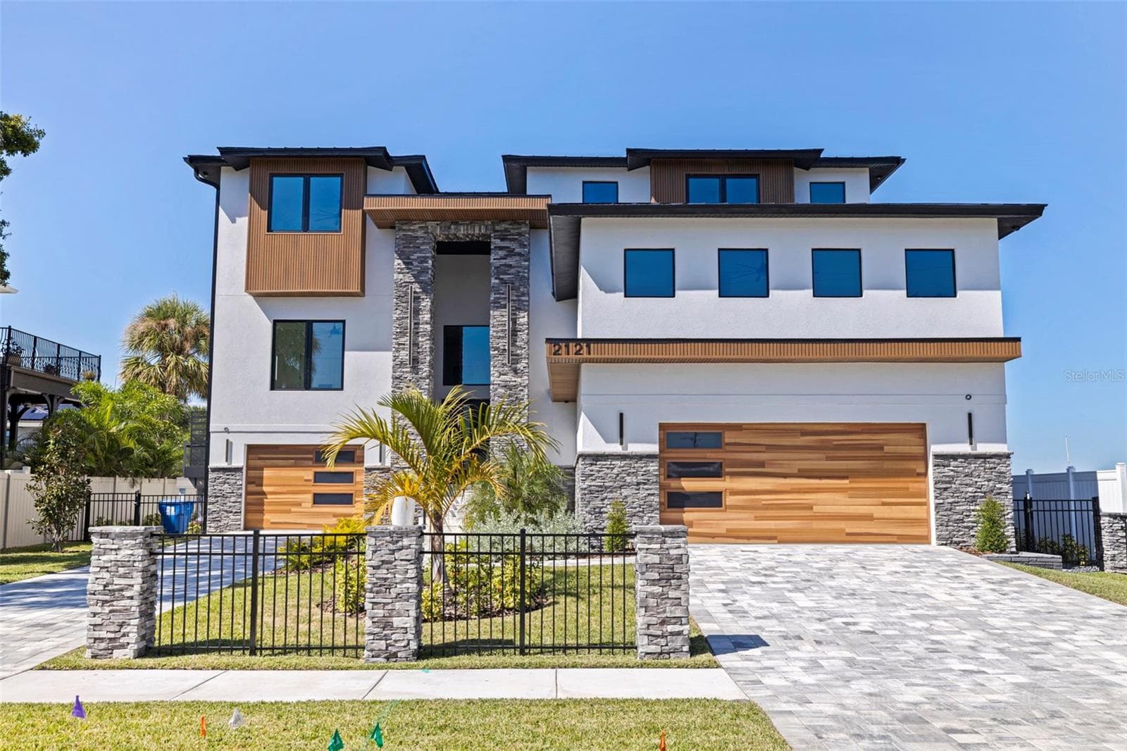 Single Family Residence at 2121 BAYOU GRANDE BLVD NE, ST PETERSBURG, photo 6 of 110